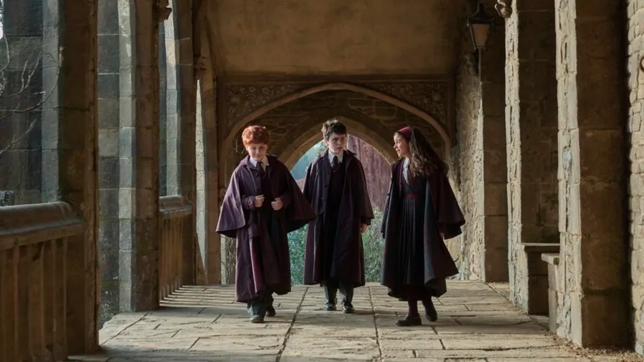 Hogwarts yeniden kuruldu! Harry Potter dünyası bu kez diziyle geliyor, işte nefes kesen kamera arkası görüntüleri