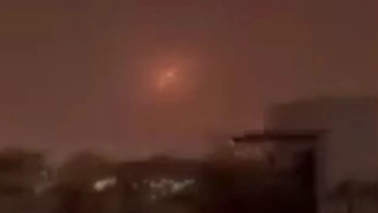 İran'dan fırlatılan füze İsrail'e böyle düştü! Füzenin düştüğü anlar kamerada