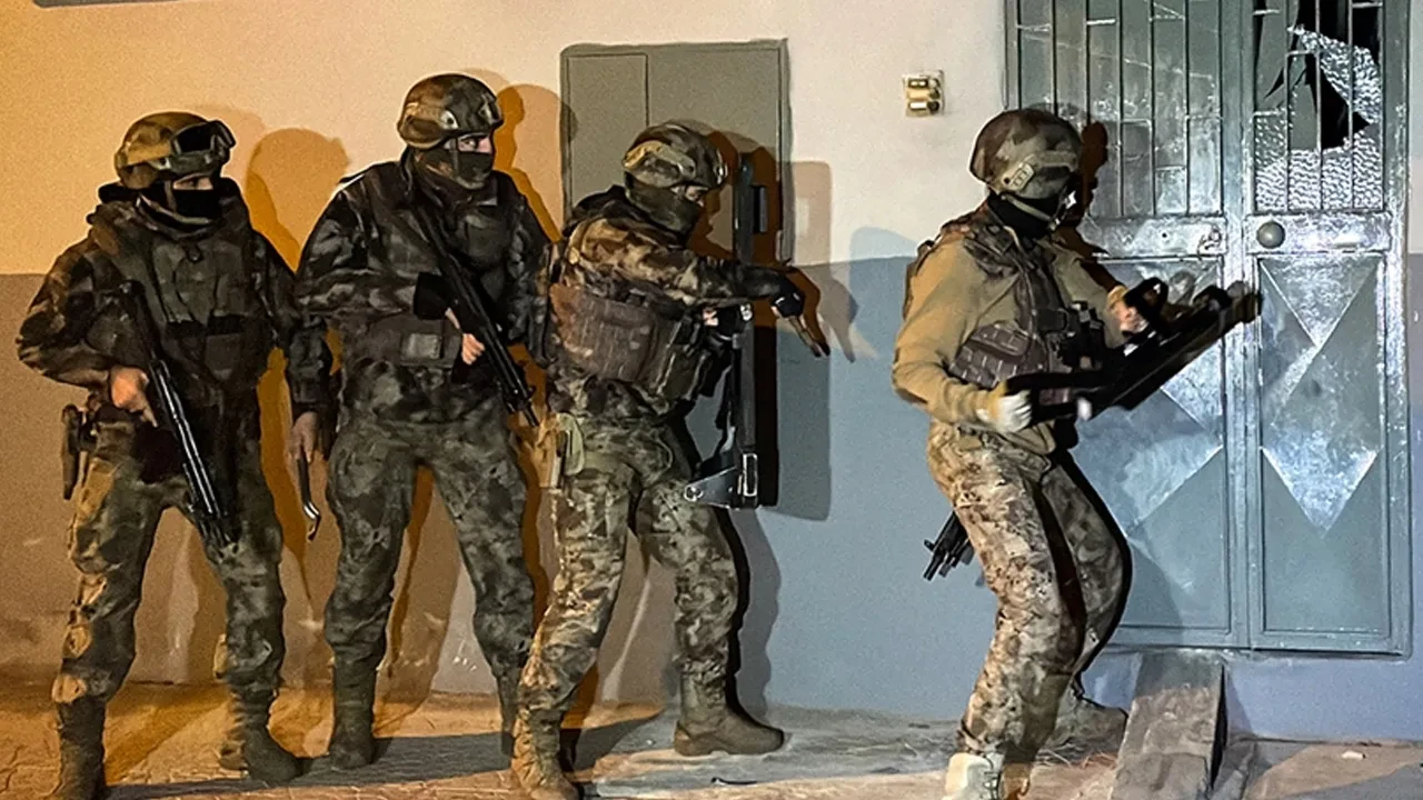 İzmir merkezli 3 ilde DEAŞ operasyonu! Çok sayıda gözaltı var