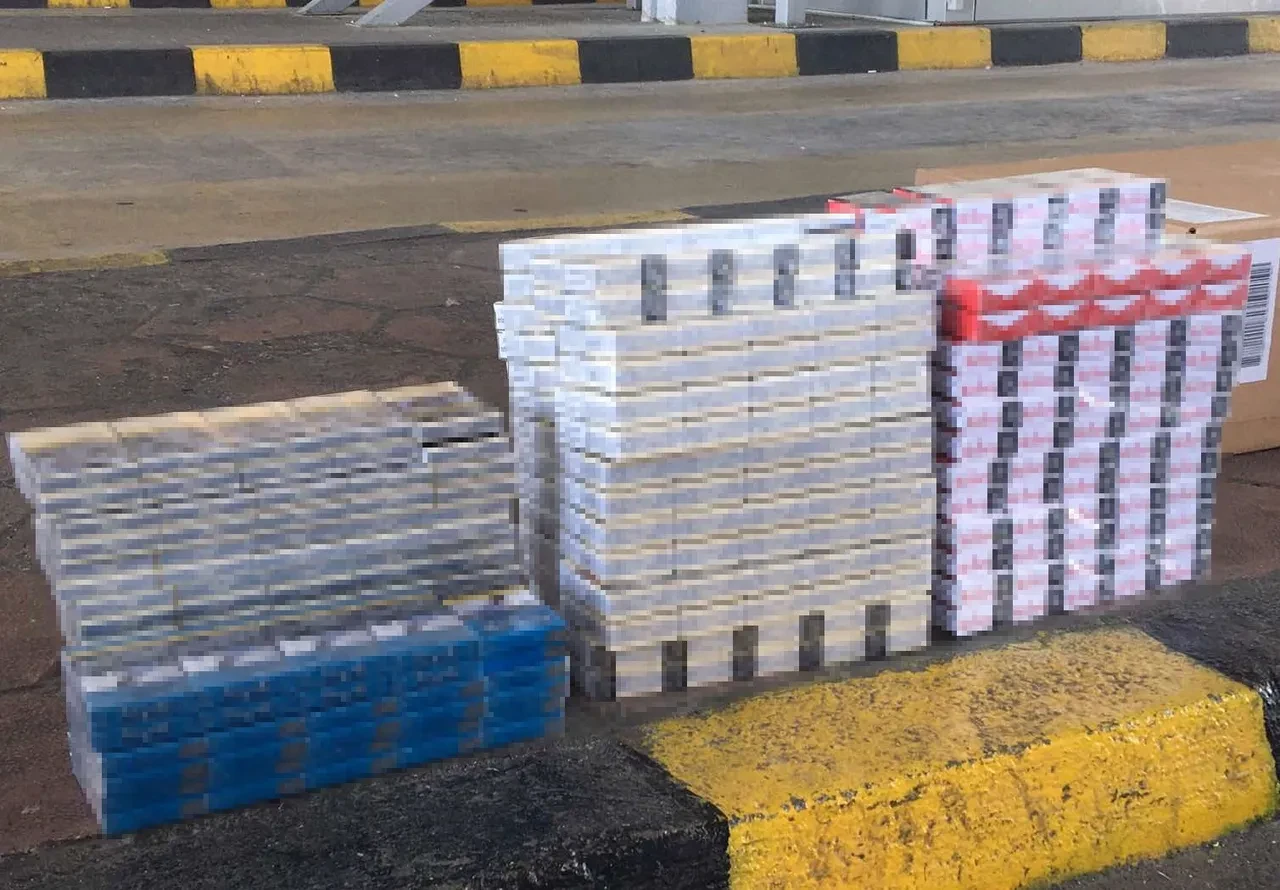 Otobüsün tavan klimasına gizlediler! 45 bin 200 paket sigara gümrüğe takıldı