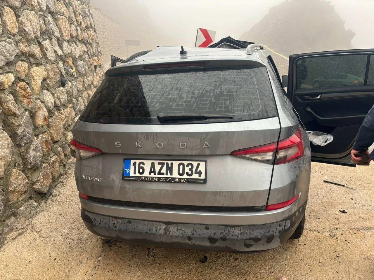 Otomobil tırın dorsesine çarptı! Feci kazada ölü ve yaralılar var