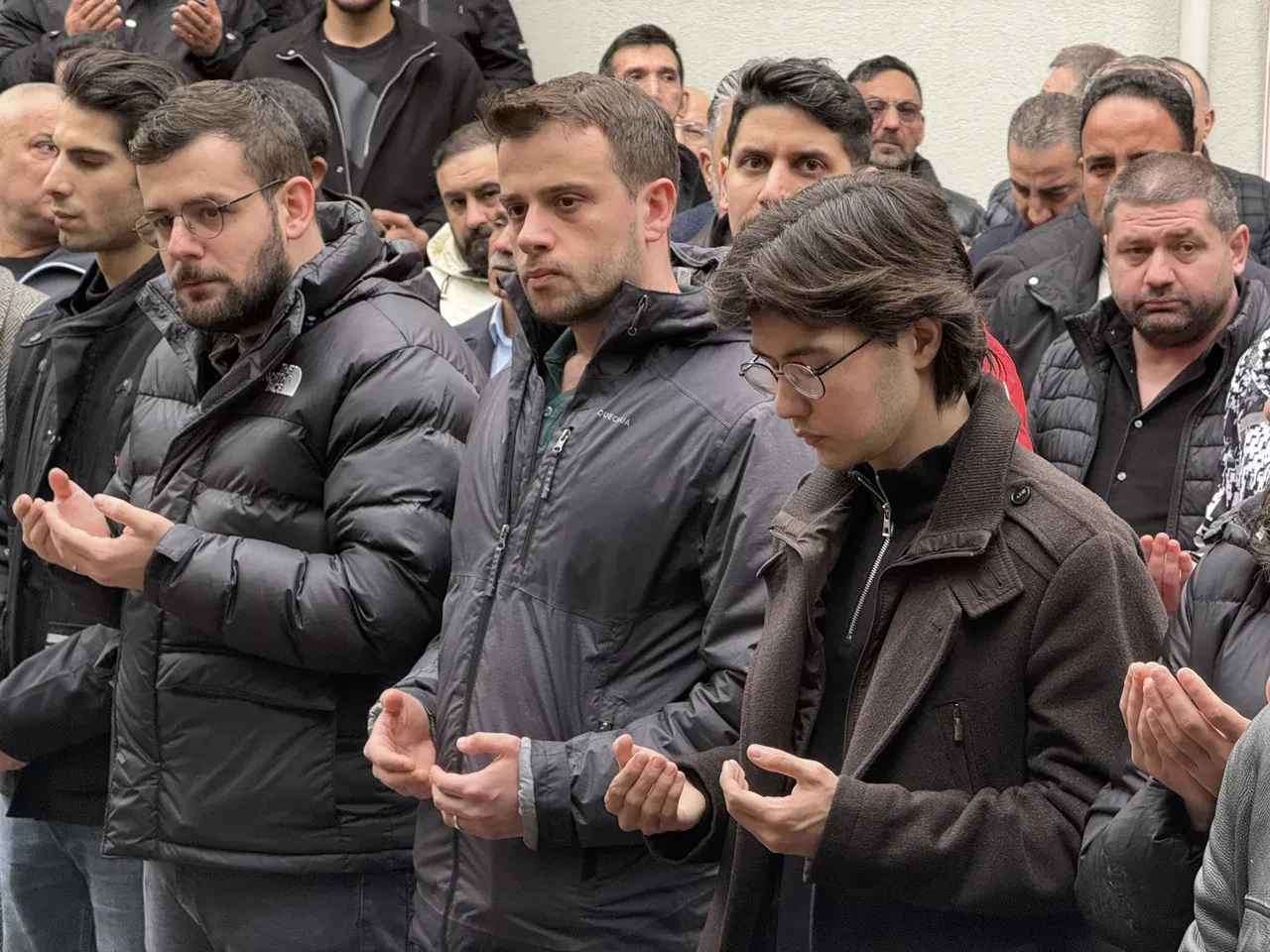 Oyuncu Ramazan Tetik son yolculuğuna uğurlandı! Gözler Eşref Rüya oyuncularını aradı 