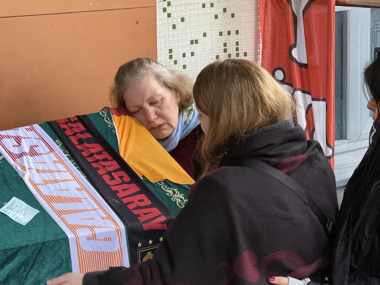 Oyuncu Ramazan Tetik son yolculuğuna uğurlandı! Gözler Eşref Rüya oyuncularını aradı 