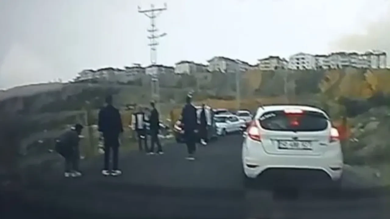 Trafikte kavga çok pahalıya mâl oldu! 1 milyona yakın para cezası: İşte o kavganın görüntüleri 