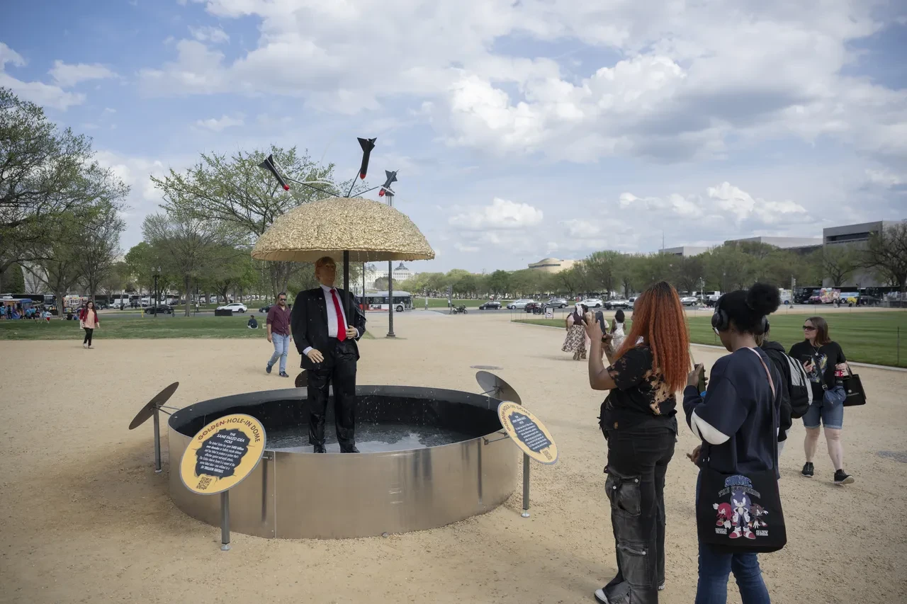 Donald Trump heykeli