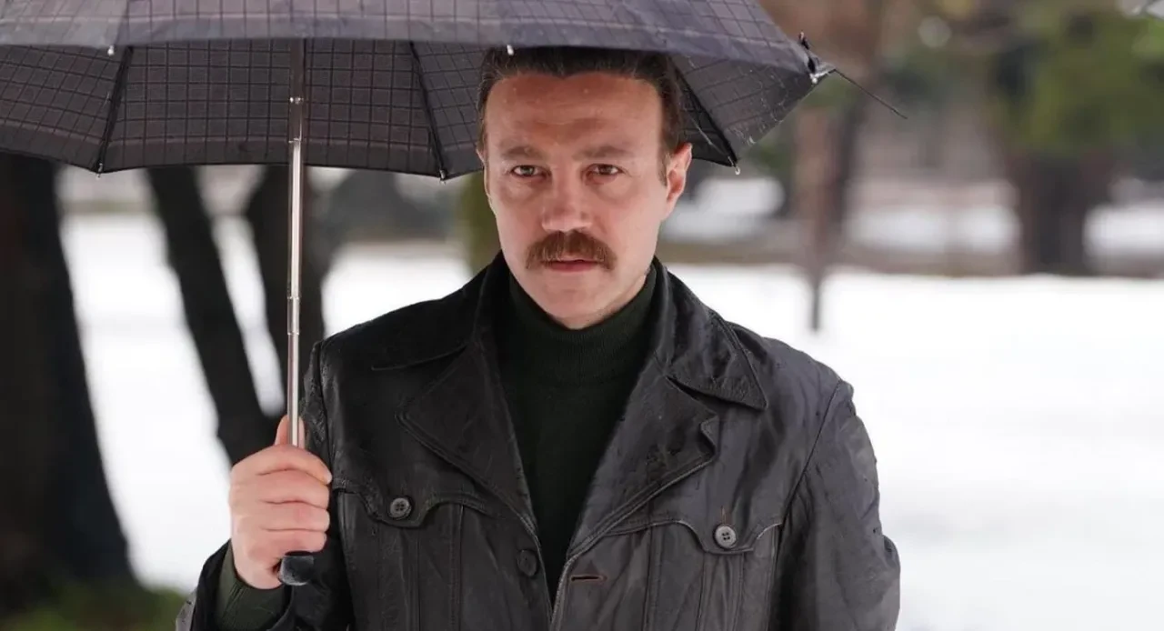 Uzak Şehir dizisinde Meryem'in eşi Feyyaz kimdir? Feyyaz'ı oynayan Ahmet Varlı kimdir, kaç yaşında? Ahmet Varlı'nın oynadığı diziler merak edildi