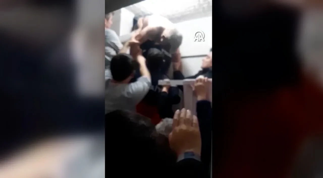 Yozgat'ta akıllara durgunluk veren saplantı! Kadın eve girince şoke oldu: Banyonun havalandırmasından zor çıkarıldı