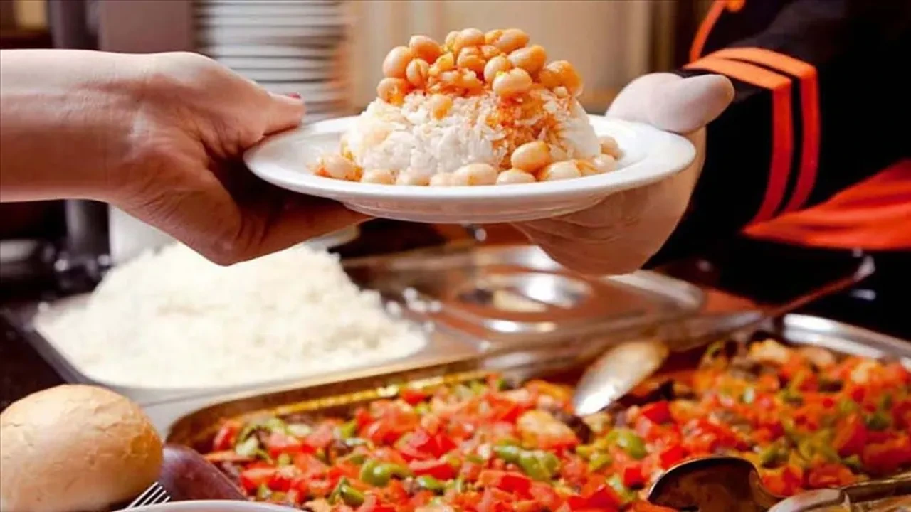 Akaryakıt fiyatları yemek maliyetini vurdu: Tabildota yüzde 20 zam geliyor