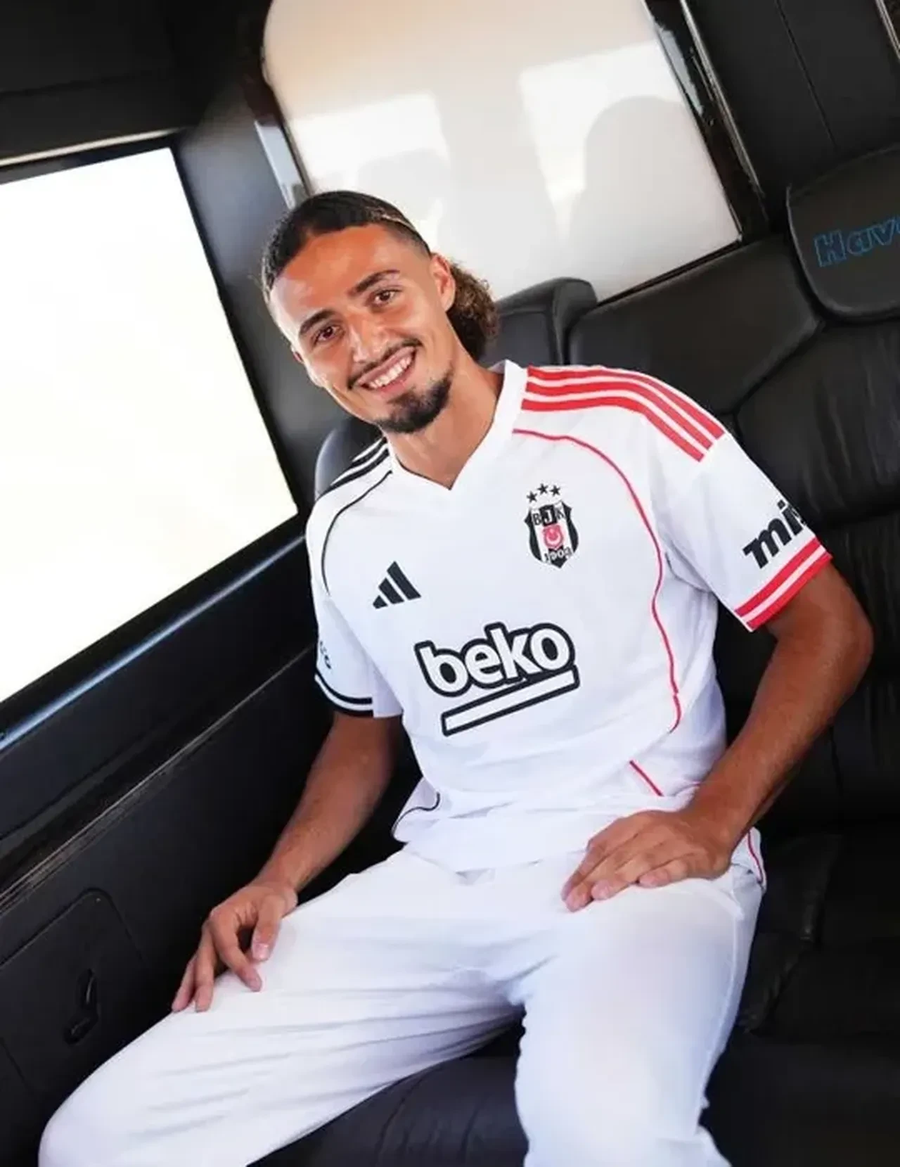 Beşiktaş'ta ilk bilet kesildi: Genç yıldızla yollar ayrılıyor! 