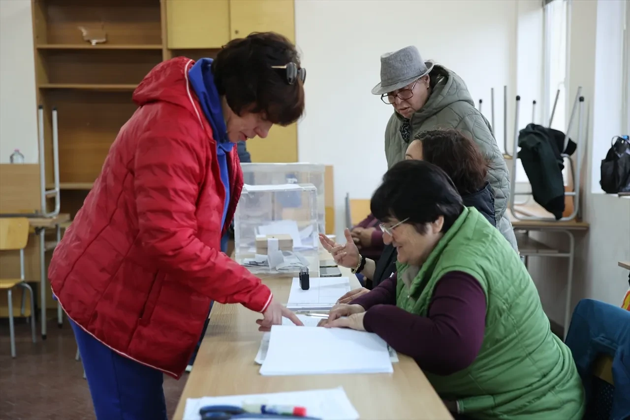 Bulgaristan seçimlerinde eski Cumhurbaşkanı Radev'in partisi fark attı