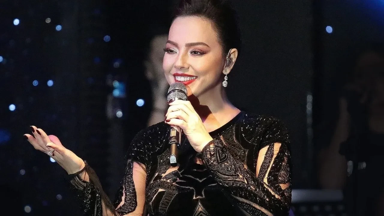 Ebru Gündeş'i 10 yaş gençleştiren Yüz gerdirme işlemi: Mini facelift! Daha genç görünmek isteyenlerin yeni adresi, peki kimler yüz gerdirme yaptırmalı? 