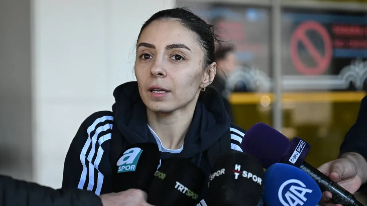 EuroLeague şampiyonu Fenerbahçe yurda döndü! Sarı-lacivertlilerden kupayla gövde gösterisi