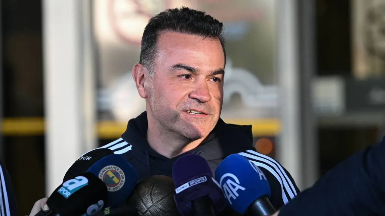 EuroLeague şampiyonu Fenerbahçe yurda döndü! Sarı-lacivertlilerden kupayla gövde gösterisi