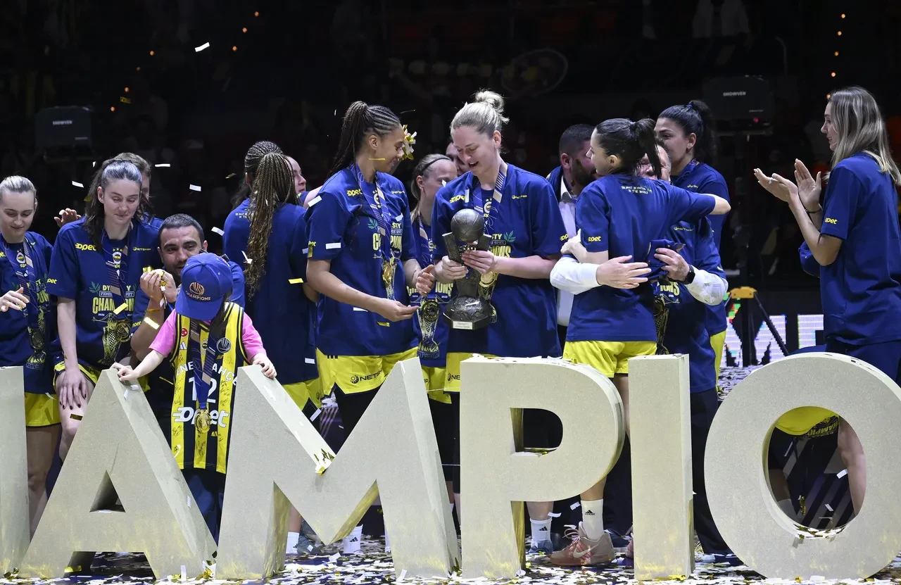 EuroLeague'de şampiyon Fenerbahçe! Sarı-lacivertliler, Galatasaray'ı 68-55 mağlup etti