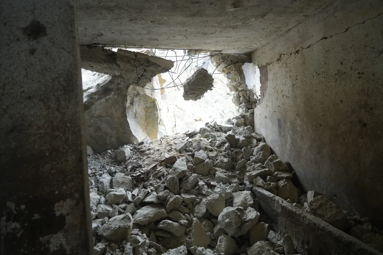 Gümüşhane’de korku dolu gece: Dağdan kopan dev kayalar ahıra düştü, 3 ev boşaltıldı