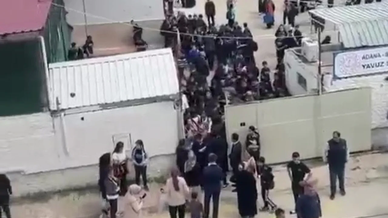 Okul çevresindeki silah sesleri paniğe neden oldu! İşte o anlar...