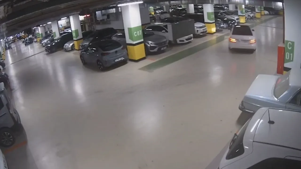Otoparkta drift yaptılar, 700 bin lira ceza yediler! O anlar kamerada