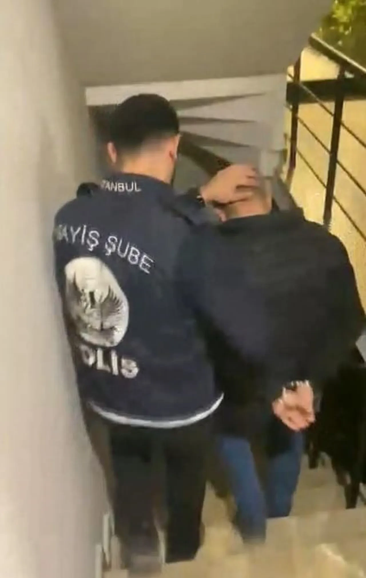 Polis yeleği giyerek yayın açan şahıs yakalandı