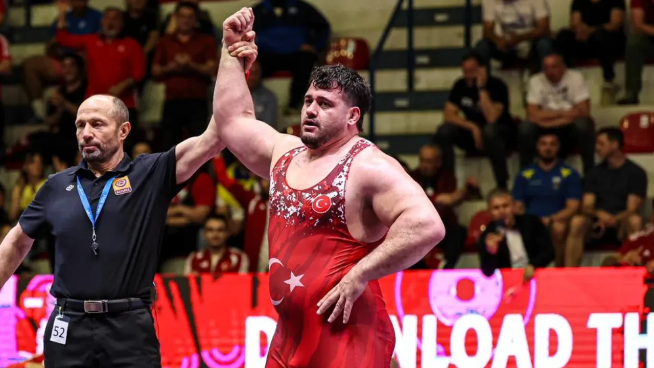 Rıza Kayaalp finale yükseldi! Milli güreşçi "rekor" için mindere çıkacak