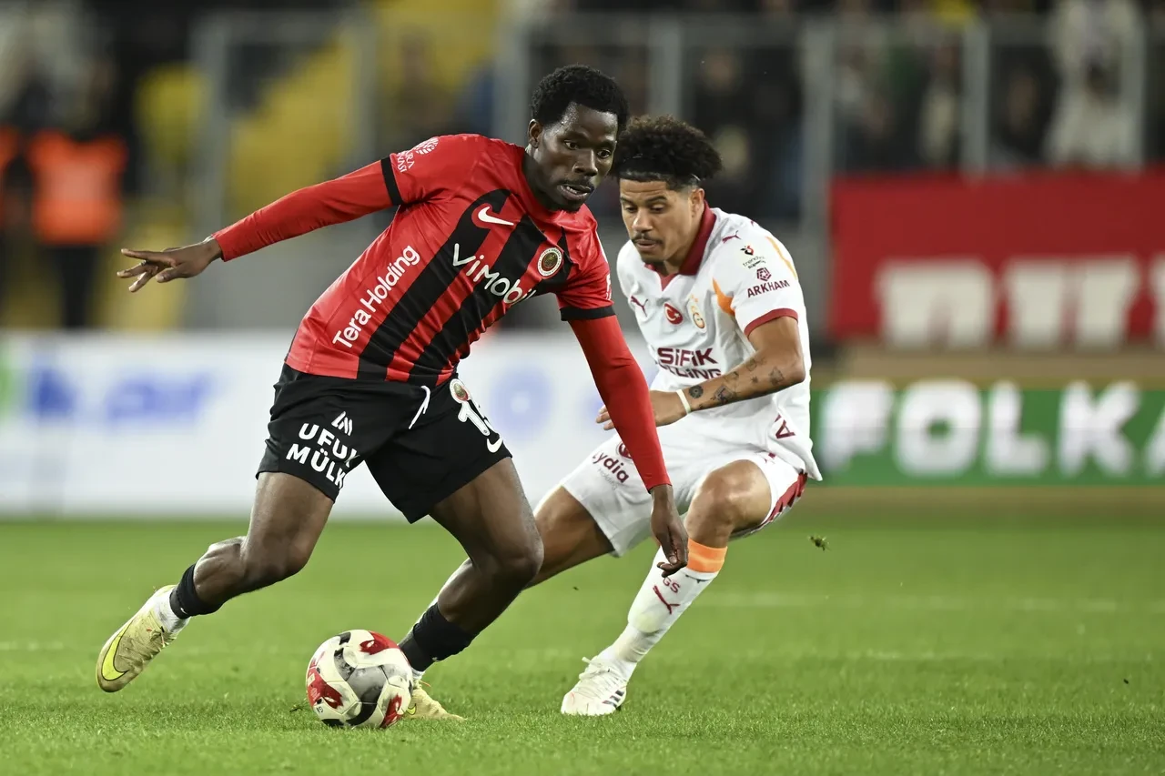 Süper Lig'de şampiyonu dev derbi belirleyecek! İşte şampiyonluk yolunun tüm senaryoları: Fenerbahçe veya Trabzonspor'un şampiyonluğu...