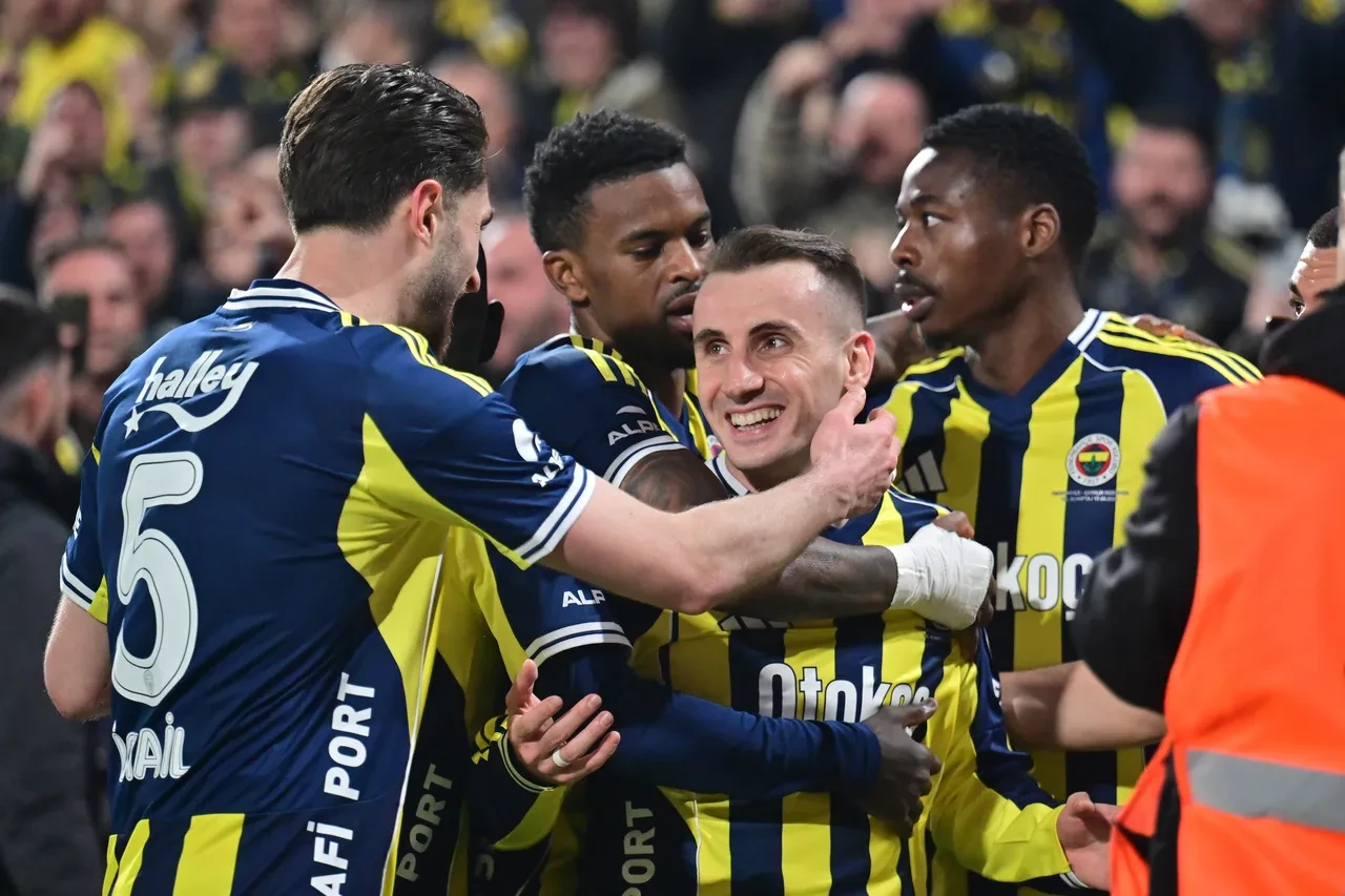Süper Lig'de şampiyonu dev derbi belirleyecek! İşte şampiyonluk yolunun tüm senaryoları: Fenerbahçe veya Trabzonspor'un şampiyonluğu...
