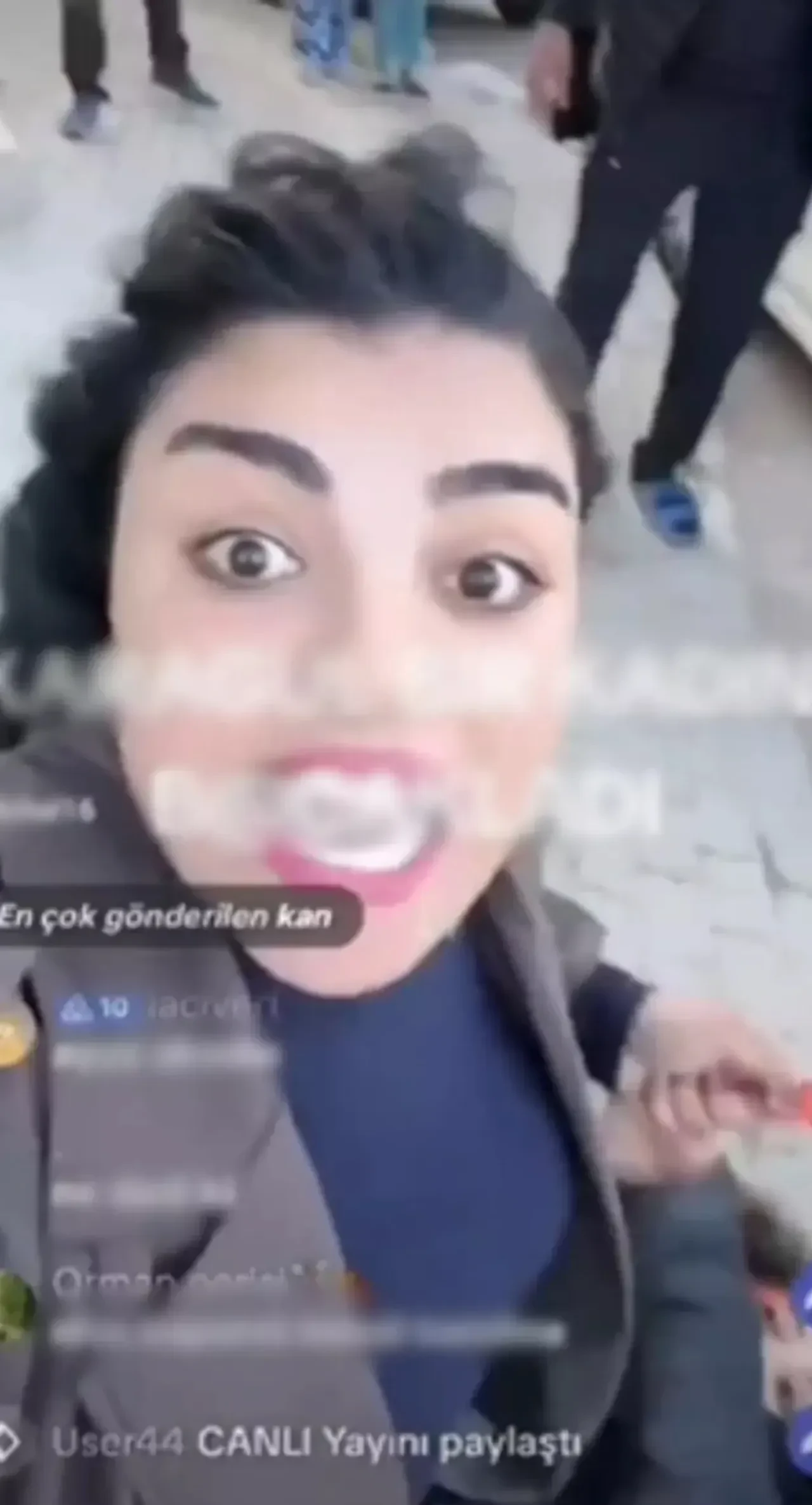 TikTok fenomeni Karagül, sokak ortasında bir kadını yüzünden bıçakladı! Ellerinden kan damlarken yayın yaptı
