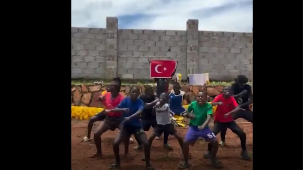 Ugandalı gruptan A Milli takıma özel beste! Türkiye’ye özel koreografi dikkat çekti