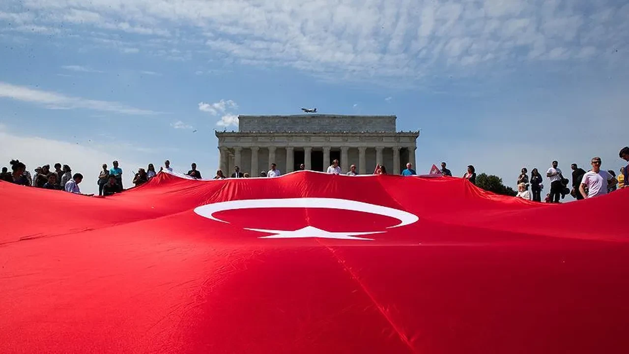 24 Nisan okullar tatil mi, tatil uzatıldı mı? 24 Nisan cuma İlkokul, ortaokul ve liselerde ders var mı, yok mu?