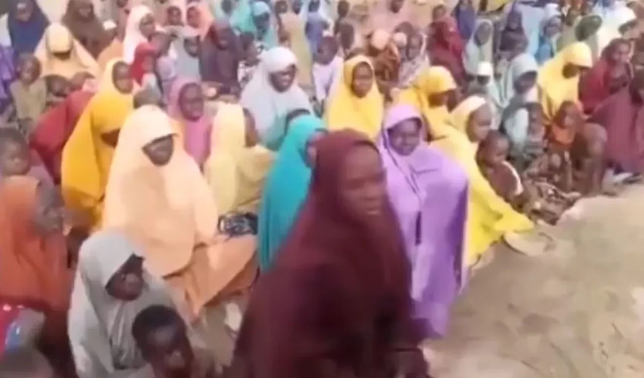 416 kadın ve çocuğu kaçırıp hükümetten fidye istediler! Boko Haram terör örgütü 72 saat süre verdi