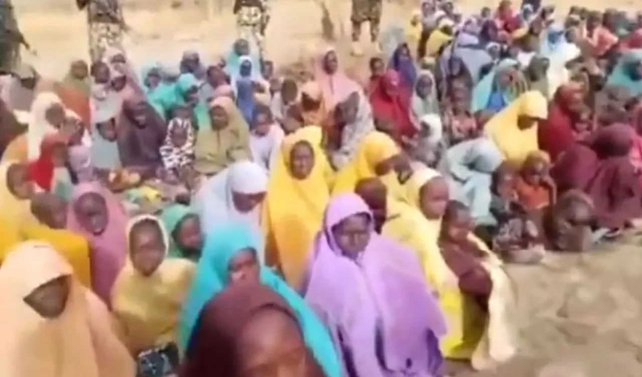 416 kadın ve çocuğu kaçırıp hükümetten fidye istediler! Boko Haram terör örgütü 72 saat süre verdi