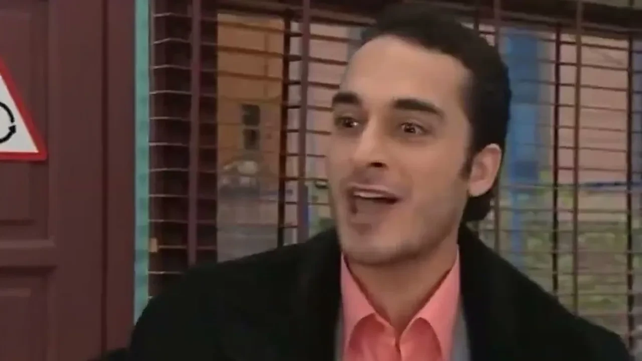 Akasya Durağı’nın Ali Kemal’i Ateş Fatih Uçan Zeki Alasya ile anısını anlattı! “Gülüp ensemden tutup öpmüştü”