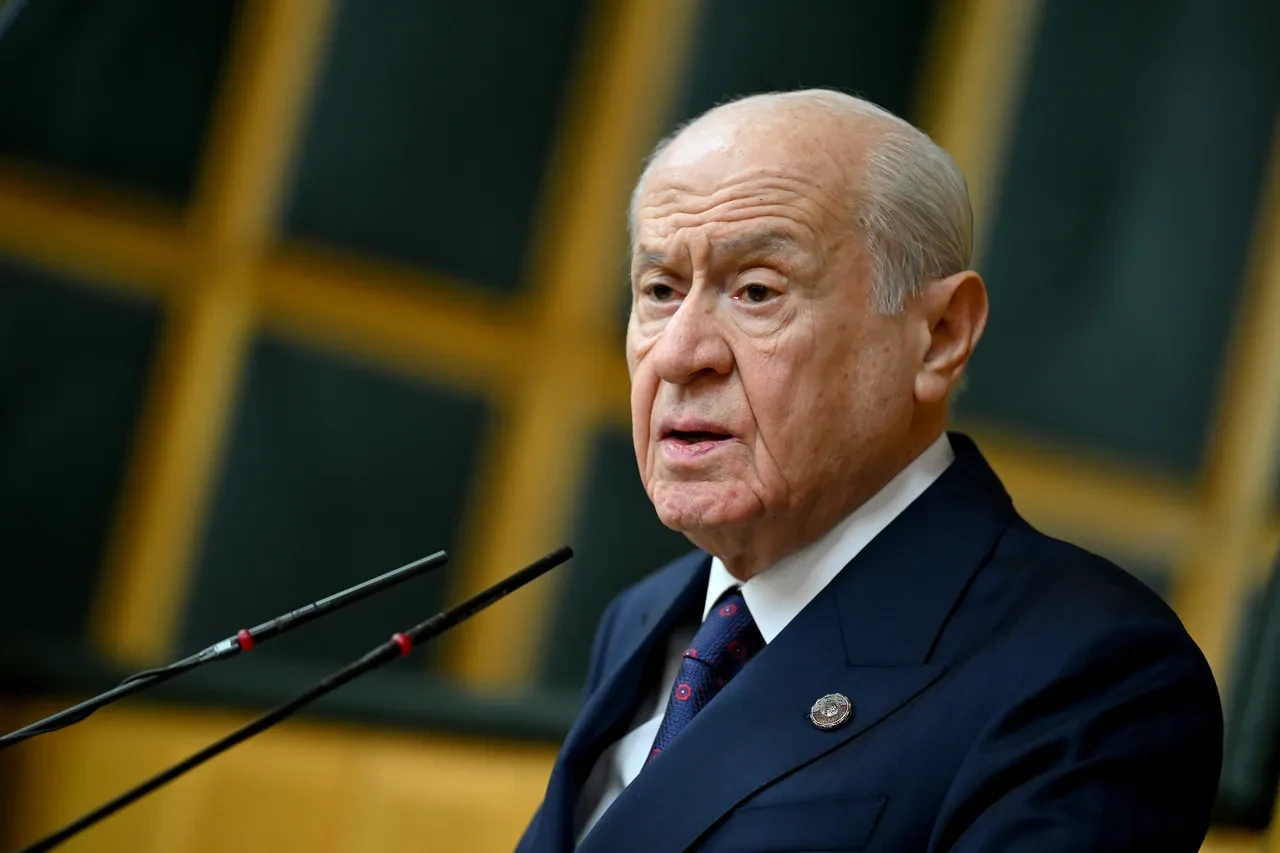 Devlet Bahçeli'den ailelere ve yetkililere kritik uyarı! "Evlatlarımız dijital kuşatma altında"