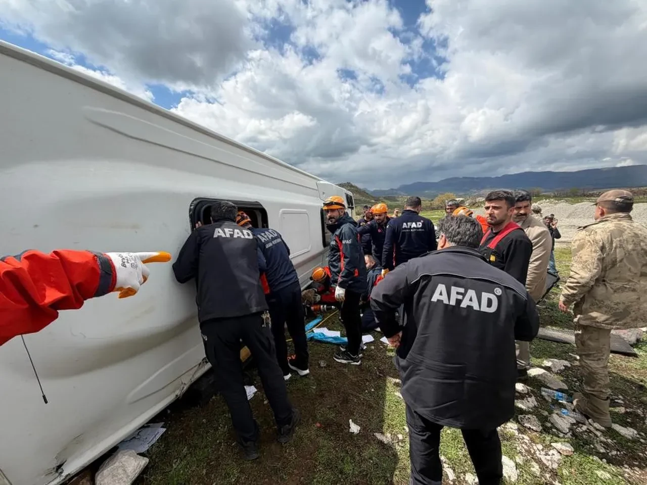 Diyarbakır’da yolcu otobüsü devrildi! 1 ölü, 13 yaralı