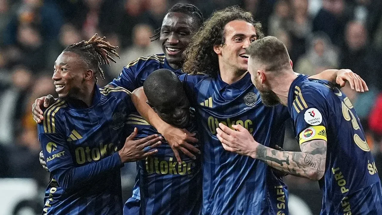 Fenerbahçe zorlu Konyaspor deplasmanında! Dev derbi öncesi kritik sınav: Tedesco ilk 11'ini belirledi...