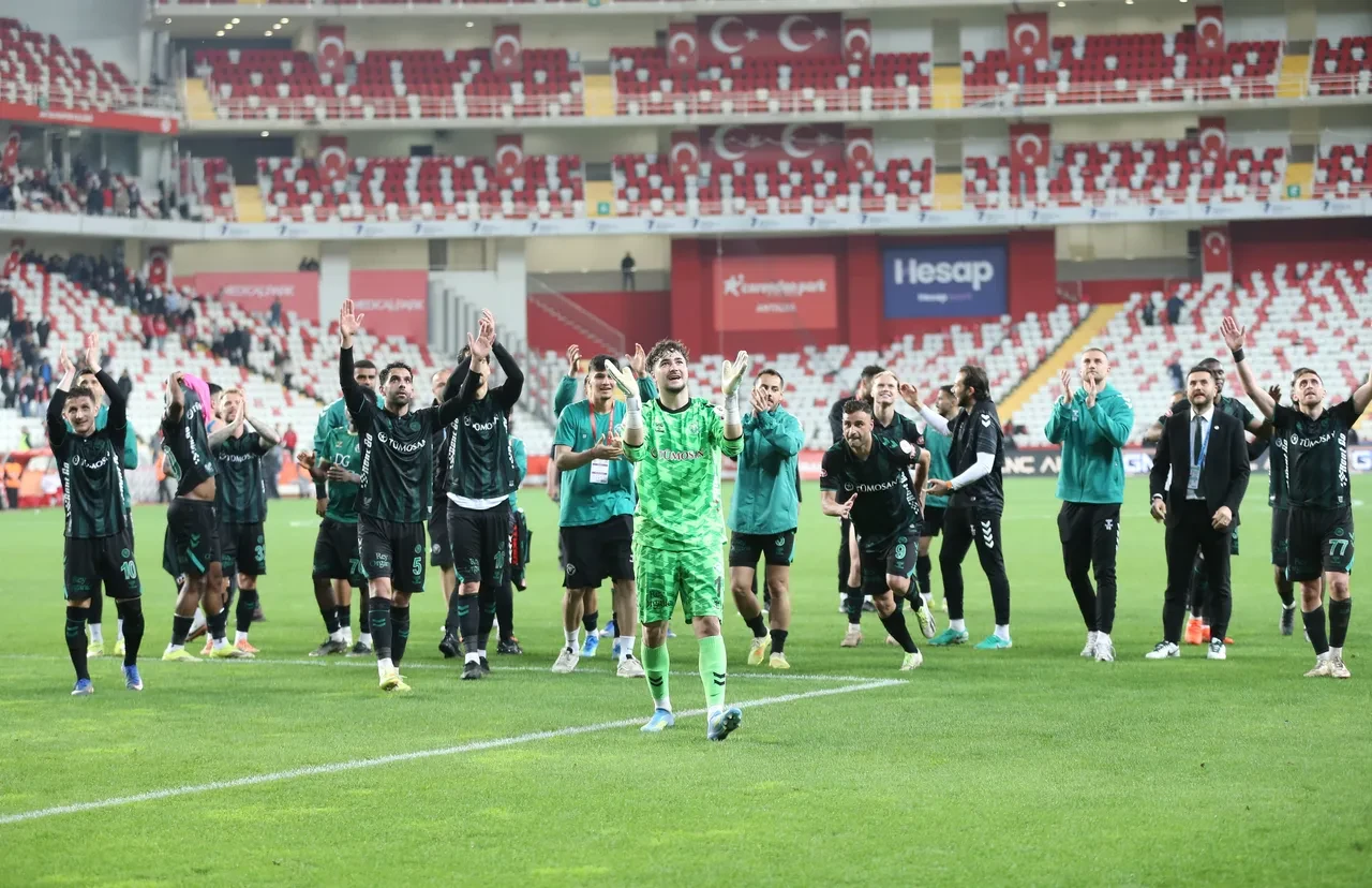 Fenerbahçe zorlu Konyaspor deplasmanında! Dev derbi öncesi kritik sınav: Tedesco ilk 11'ini belirledi...