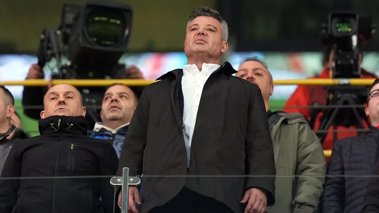 Fenerbahçe'de büyük operasyon! Yaprak dökümü başladı: 17 isim ile yollar ayrılacak...