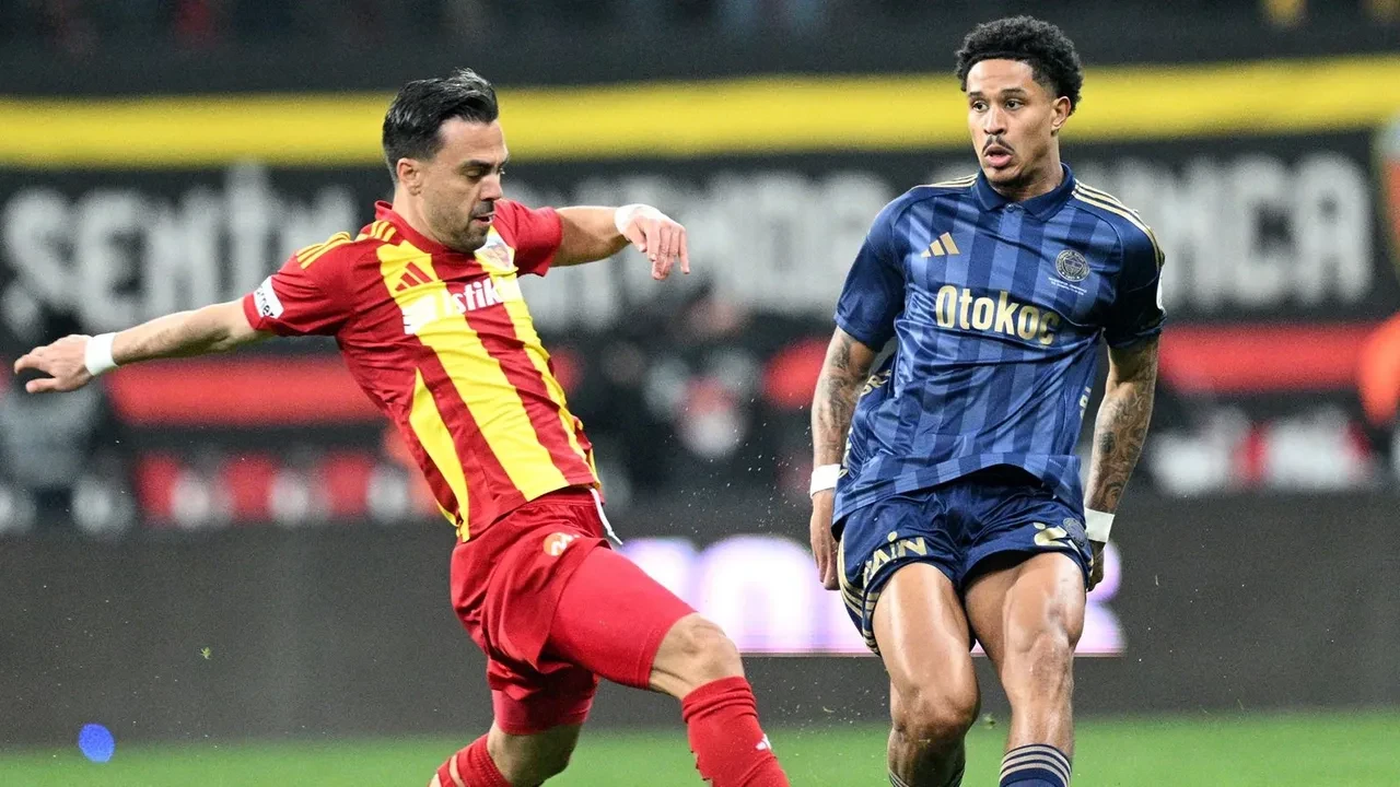 Fenerbahçe'de büyük operasyon! Yaprak dökümü başladı: 17 isim ile yollar ayrılacak...