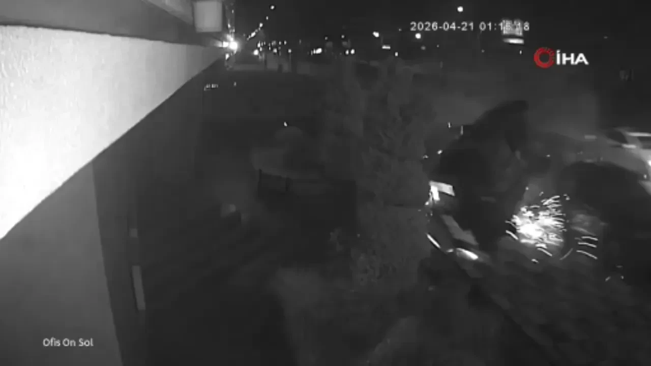 Gaziantep'te korkunç kaza! Park halindeki araca ok gibi saplandı: O anlar kamerada