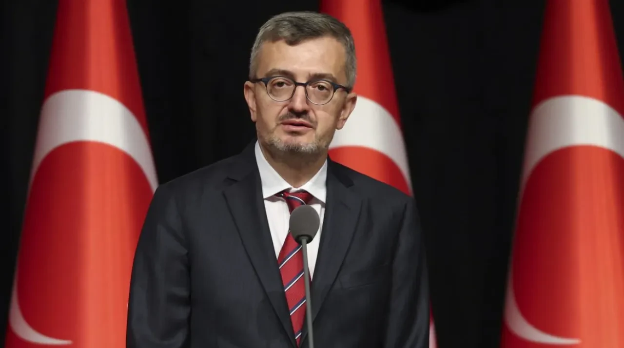 İletişim Başkanı Duran'dan Özgür Özel'e sert cevap: "Cumhurbaşkanımızı soykırımcıyla aynı safta göstermek utanç vesikasıdır"