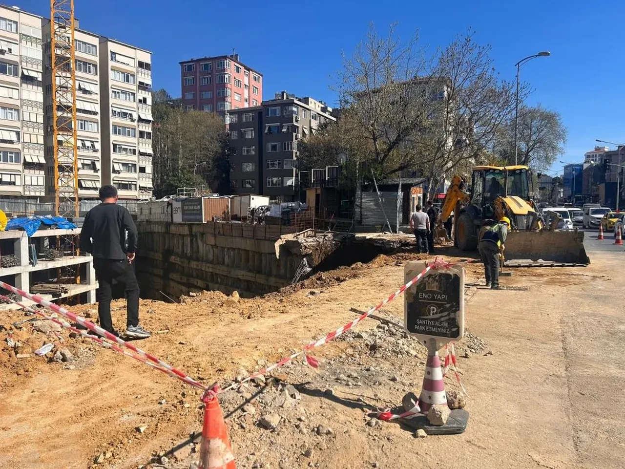 Kadıköy'de herkes bunu konuşuyor! Fenerbahçe Stadı'nın yanındaki göçük, stada zarar verdi mi?