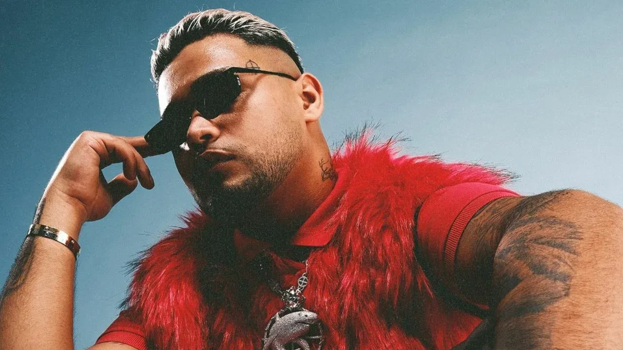 Lvbel C5'in doğum gününde Çok Pardoon'a dikkat çeken atıf! Şarkı sözlerindeki meşhur otomobil gerçek oldu