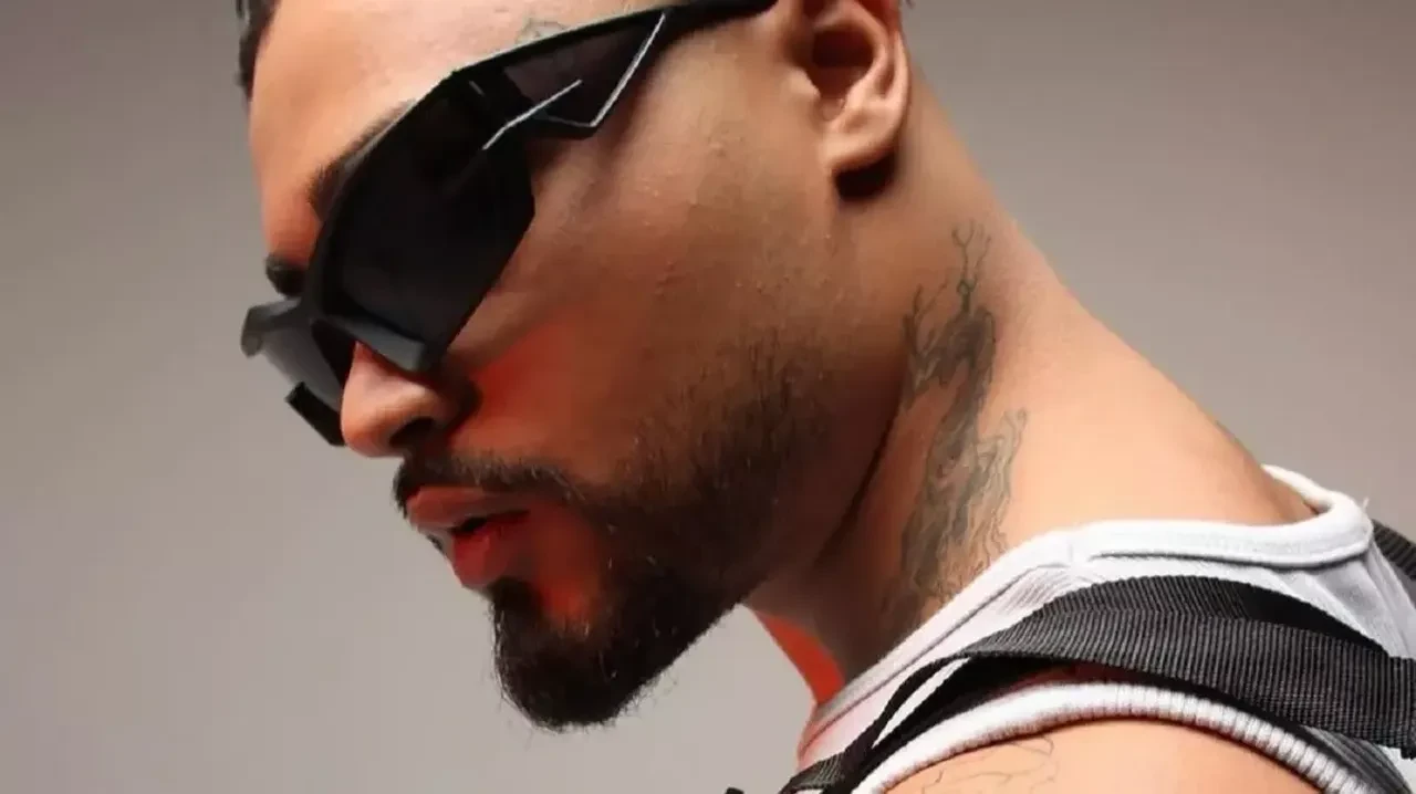 Lvbel C5'in doğum gününde Çok Pardoon'a dikkat çeken atıf! Şarkı sözlerindeki meşhur otomobil gerçek oldu