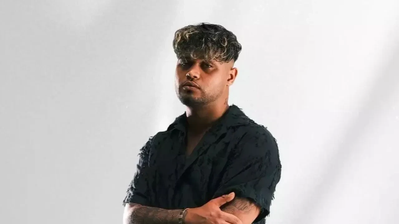 Lvbel C5'in doğum gününde Çok Pardoon'a dikkat çeken atıf! Şarkı sözlerindeki meşhur otomobil gerçek oldu