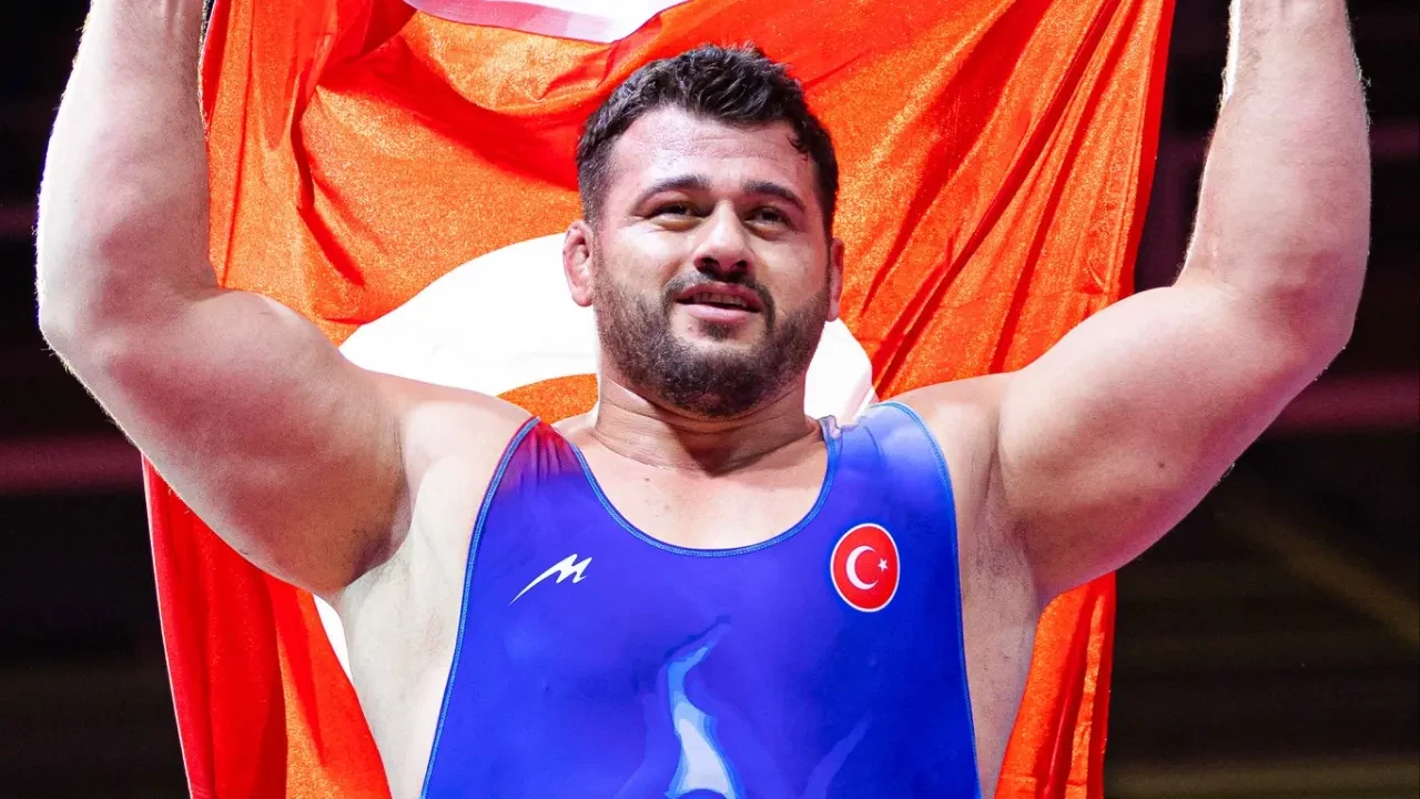 Rıza Kayaalp 13. kez Avrupa şampiyonu! Milli güreşçi rekoru kırdı, tarihe geçti