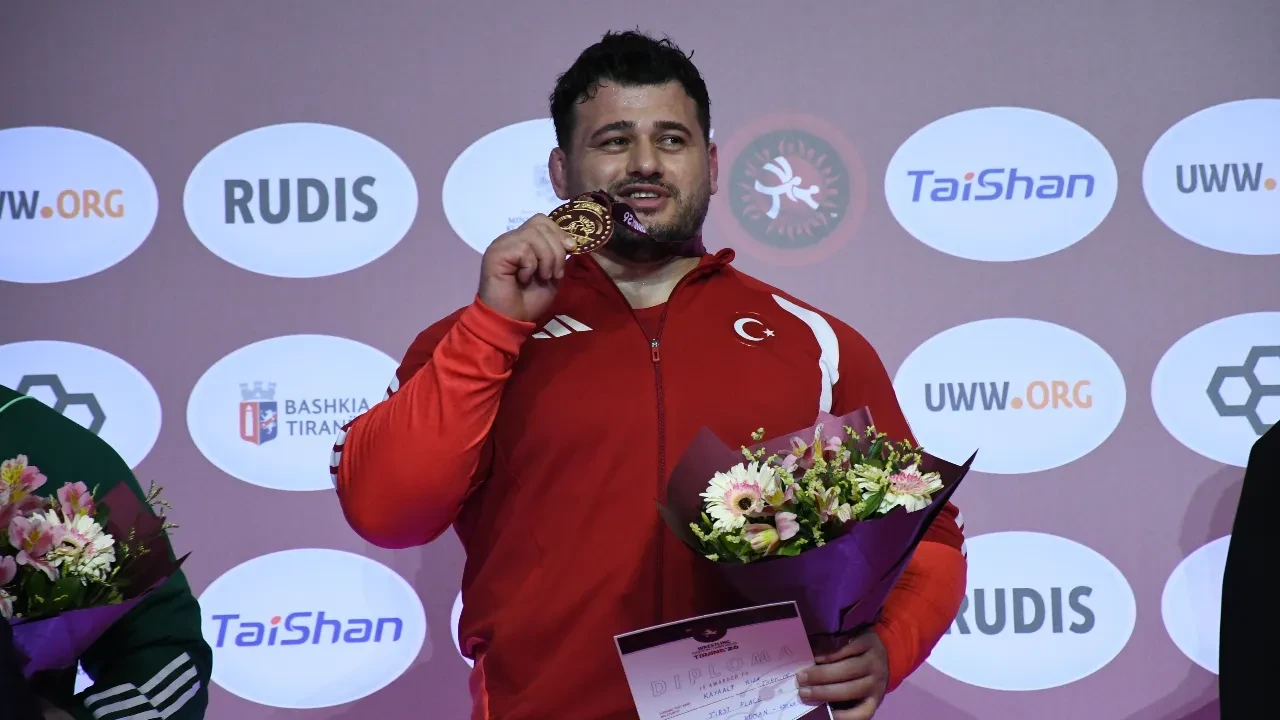 Rıza Kayaalp 13. kez Avrupa şampiyonu! Milli güreşçi rekoru kırdı, tarihe geçti