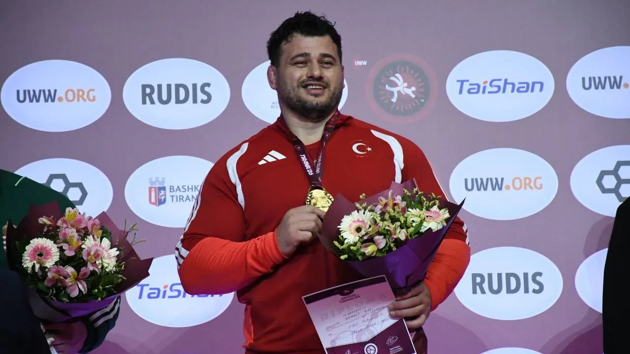 Rıza Kayaalp 13. kez Avrupa şampiyonu! Milli güreşçi rekoru kırdı, tarihe geçti