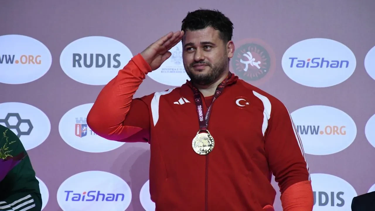 Rıza Kayaalp 13. kez Avrupa şampiyonu! Milli güreşçi rekoru kırdı, tarihe geçti