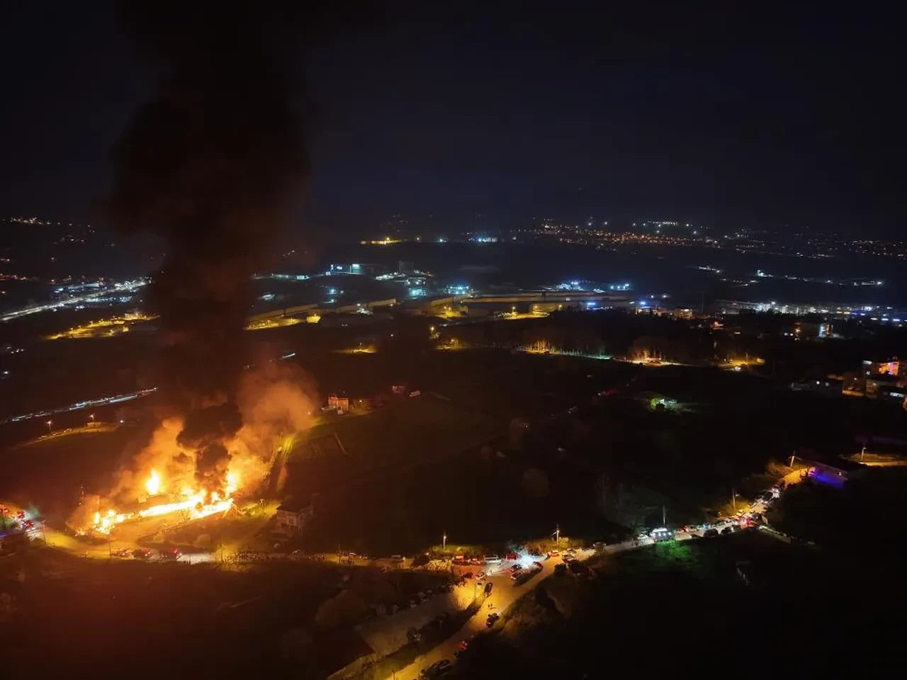 Samsun'da muz deposunda yangın