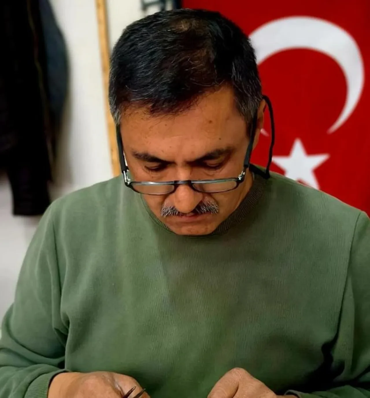 Altın, gümüş ve bakırın değerine değer katıyor! Ateşle sanatı yeniden yazıyor