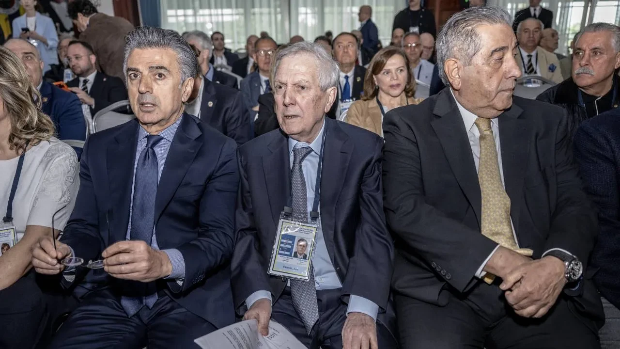 Aziz Yıldırım iddialara yanıt verdi! "Fenerbahçe başkanını belirlemek gibi bir isteğim olamaz"